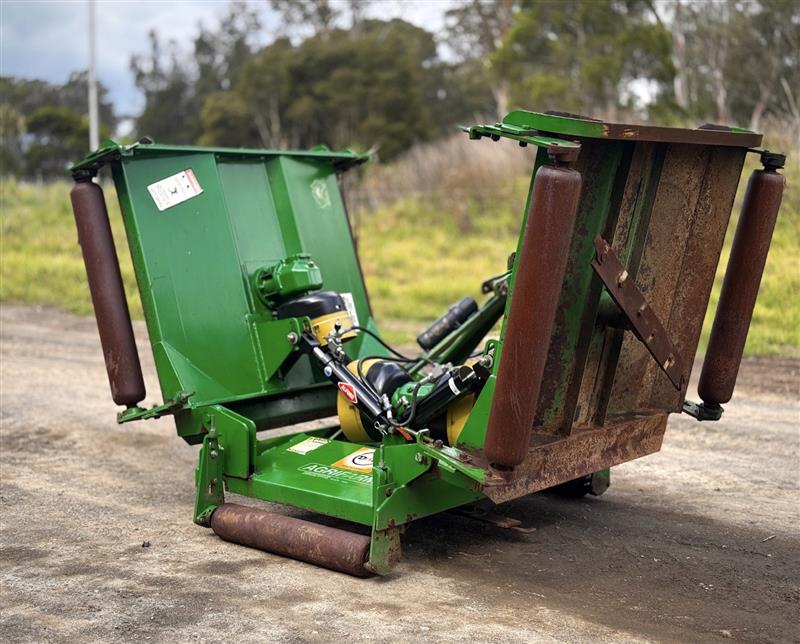 Photo 4. Agrifarm 33600 11ft/3.4M wide area slasher