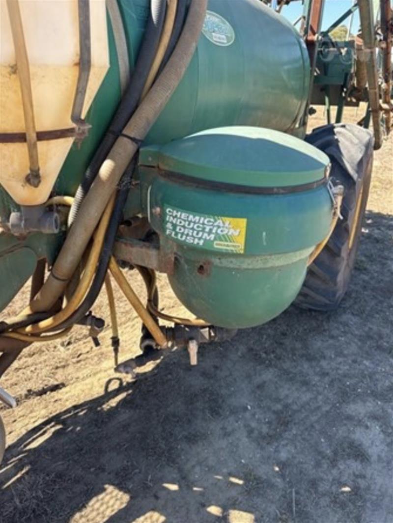 Photo 4. Goldacres Compact 2521 boom sprayer