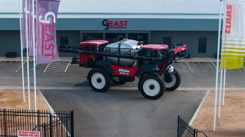 Photo 4. Miller Nitro 7380 Boom Spray