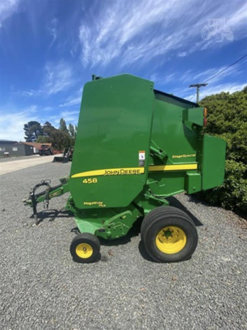 Photo 4. John Deere 458 round baler