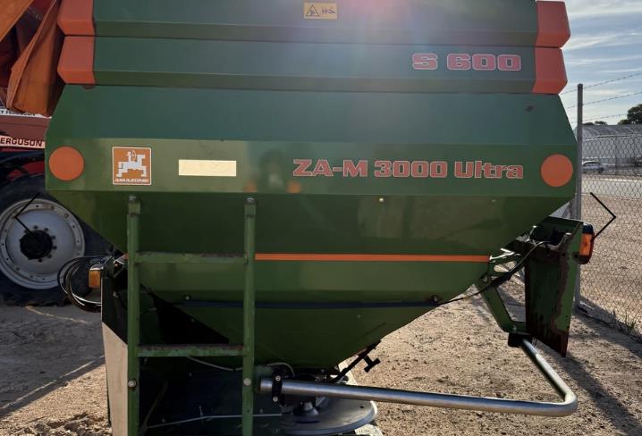 Photo 4. Amazone 3P linkage spreader