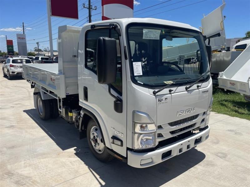 Photo 4. Isuzu NLS45-150 truck