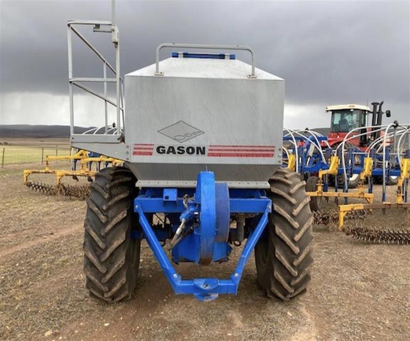 Photo 4. Gason 1850RT2 Gason Box & Hydra Till 40ft Bar airseeder