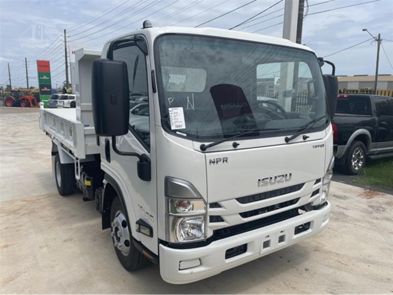 Photo 4. Isuzu NPR75-190 truck