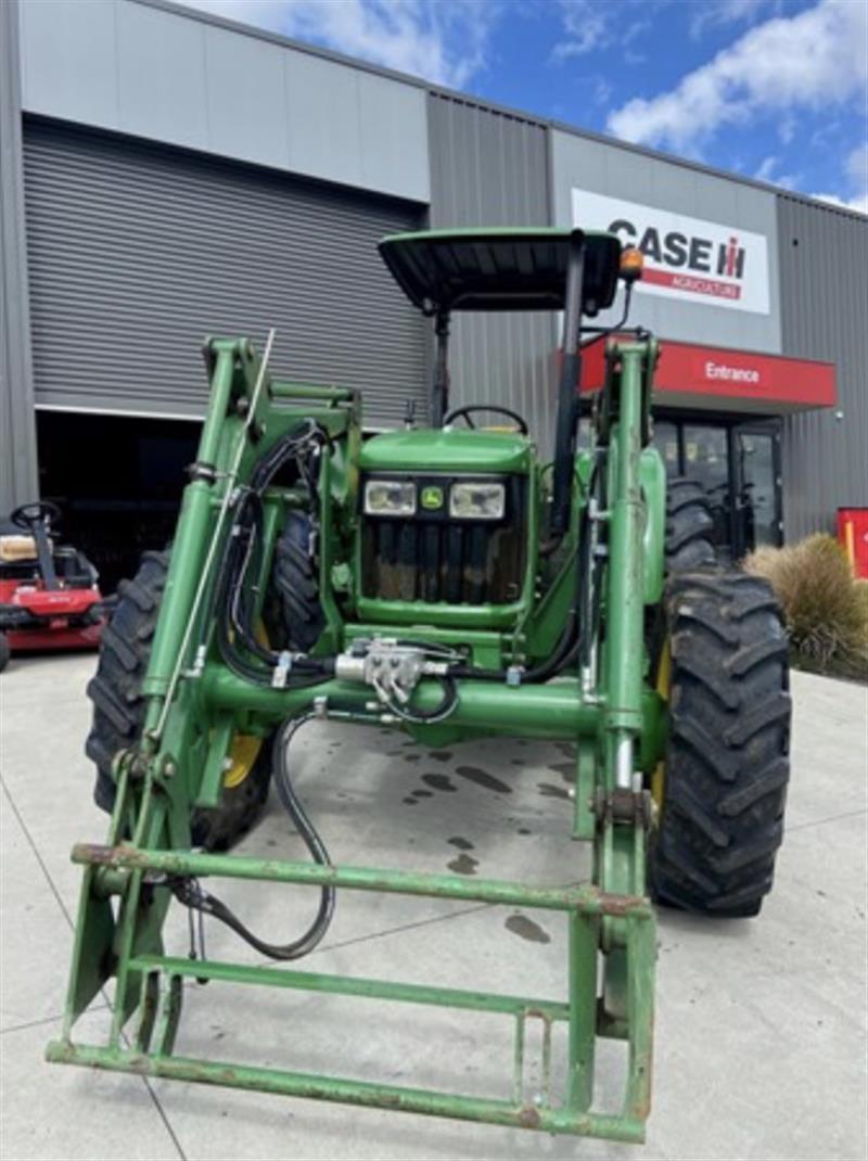 Photo 4. John Deere 5075E tractor