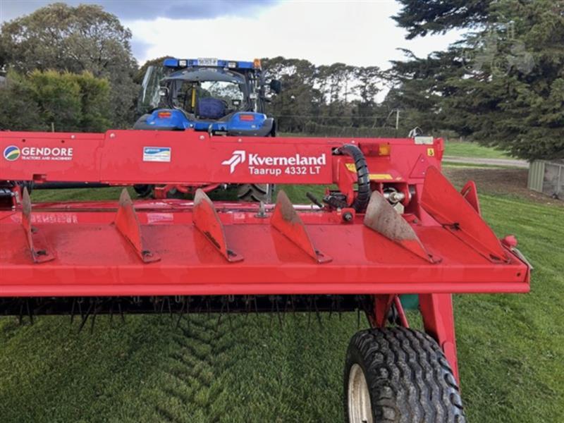 Photo 4. Keverneland Taarup 4332LT mower conditioner