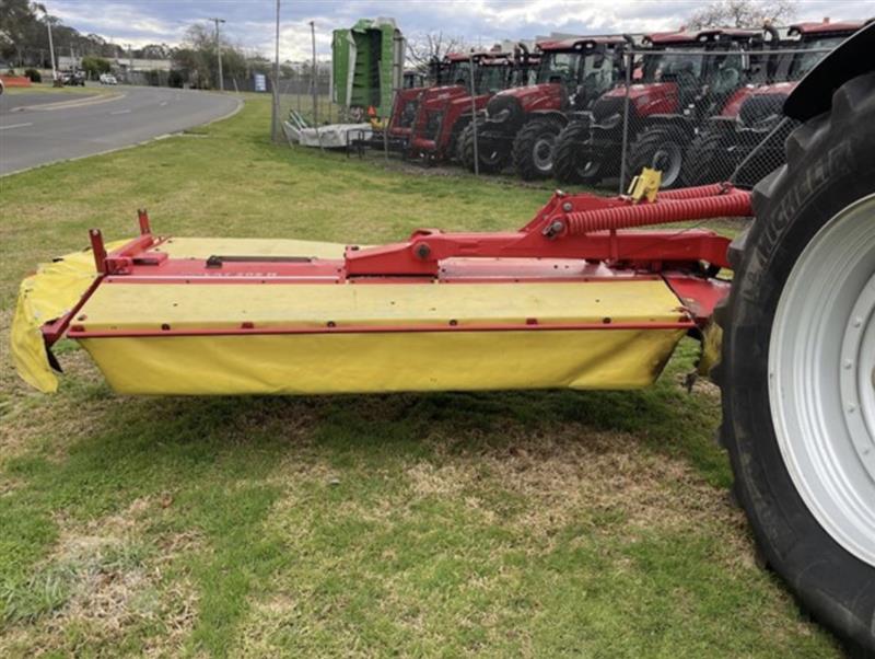 Photo 4. Pottinger 305H windrower