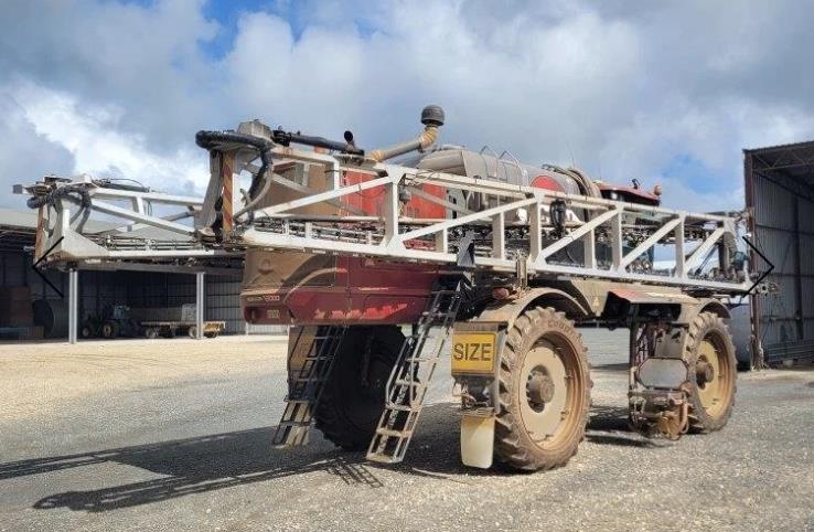 Photo 4. Hardi Rubicon 9048 self propelled sprayer