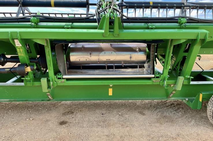 Photo 4. John Deere S790 combine harvester