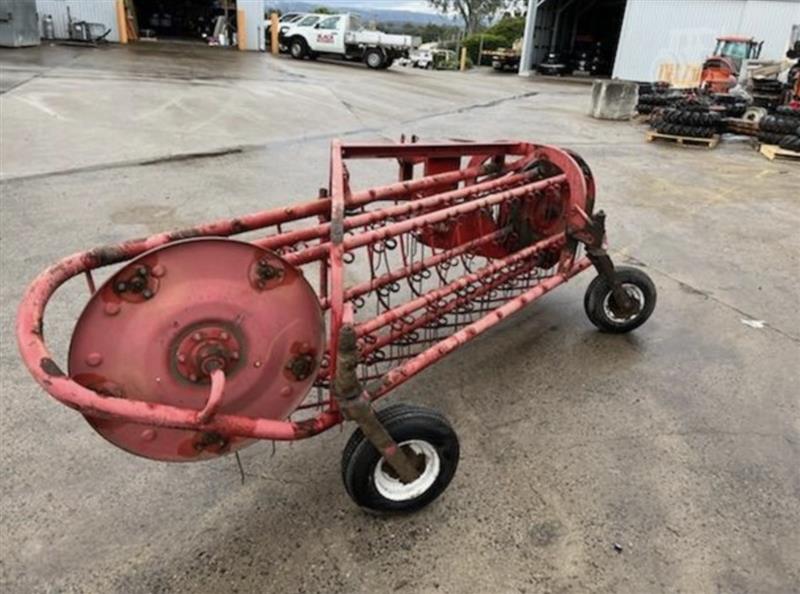 Photo 4. Massey Ferguson 25 hay rake