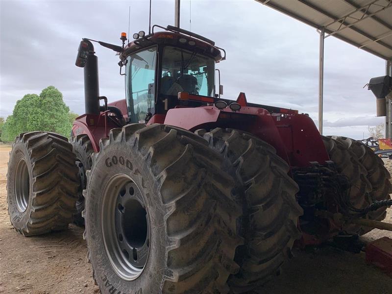Photo 2. Case IH Steiger 600 tractor