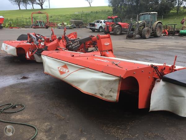 Photo 3. Kuhn FC10030D-FF mower conditioner
