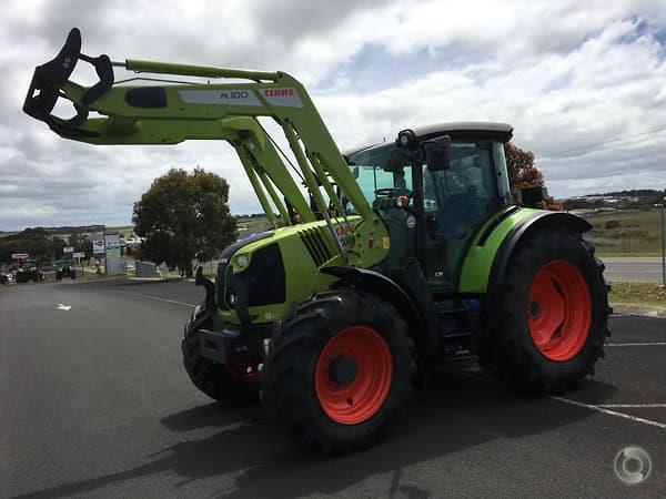 Photo 2. Claas Arion 440 tractor