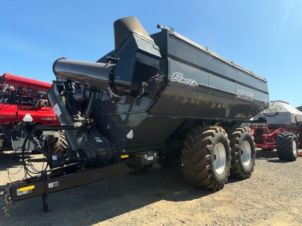 Photo 5. Elmers Haulmaster 41T chaser bin