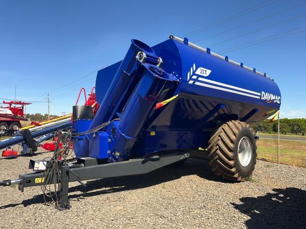 Photo 3. Davimac 25 ton chaser bin