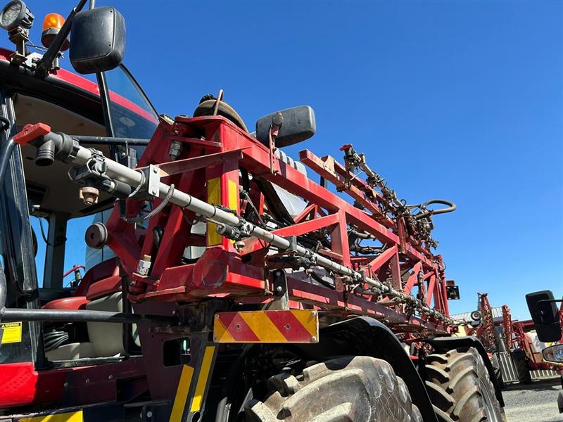 Photo 4. Case IH 4430 self propelled sprayer