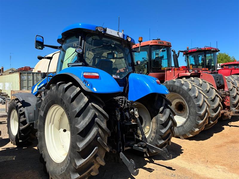 Photo 5. New Holland T7.210 tractor