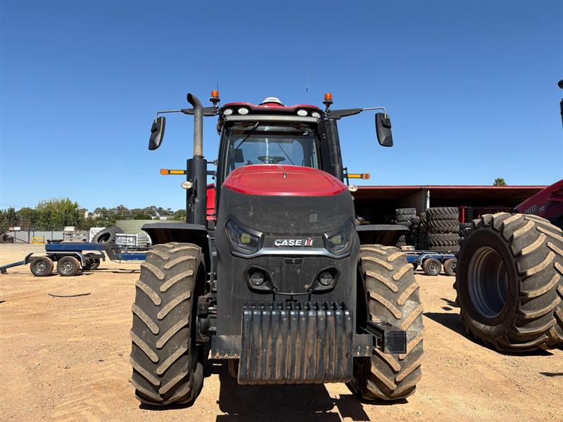 Photo 3. Case IH Magnum 340 tractor