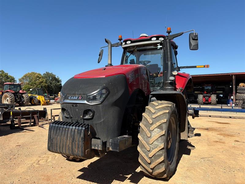 Photo 5. Case IH Magnum 340 tractor