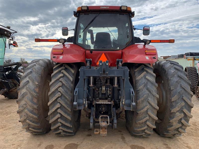 Photo 5. Case IH Magnum 370 CVT tractor