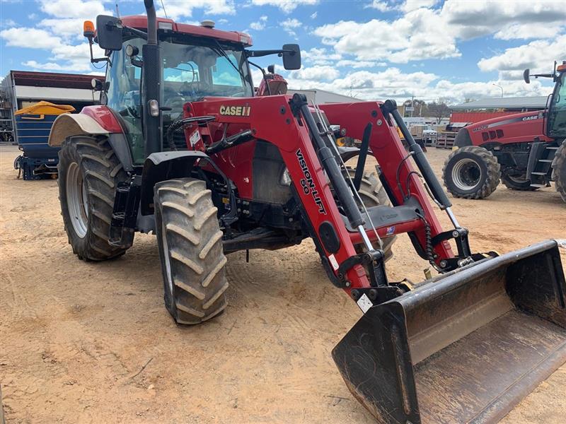 Photo 2. Case IH Puma 155 with Vision Lift 50 Loader tractor