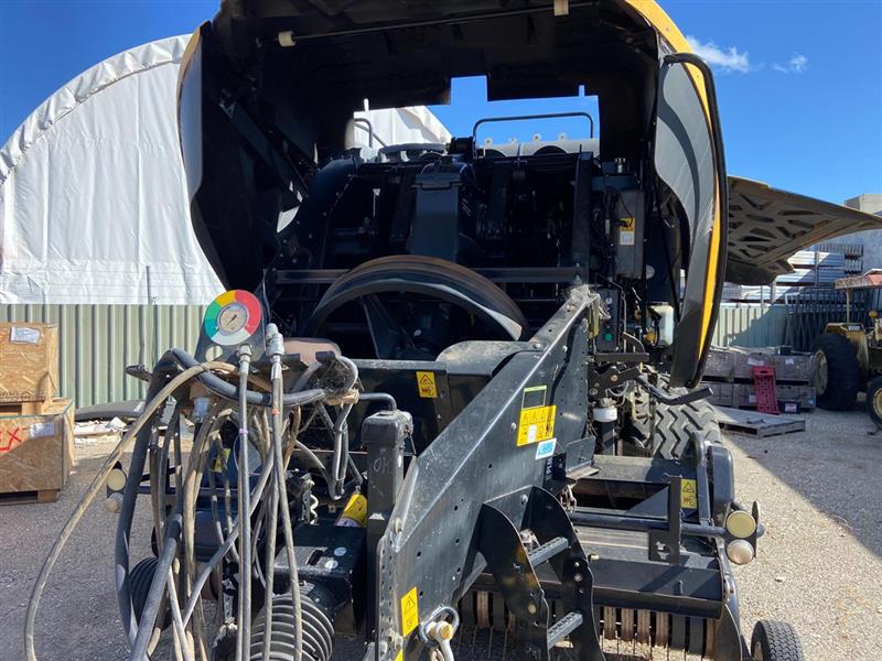 Photo 3. New Holland 1290 rectangular baler