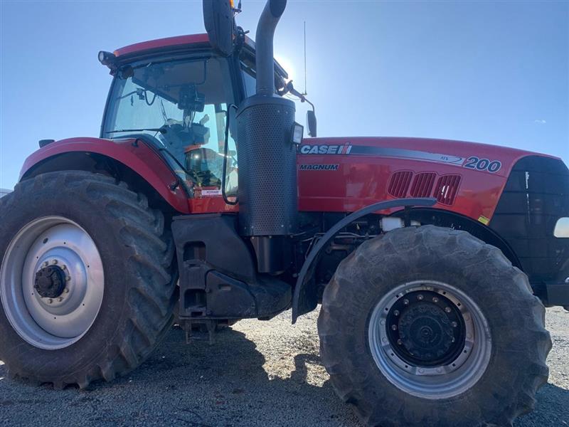 Photo 2. Case IH Magnum 200 tractor