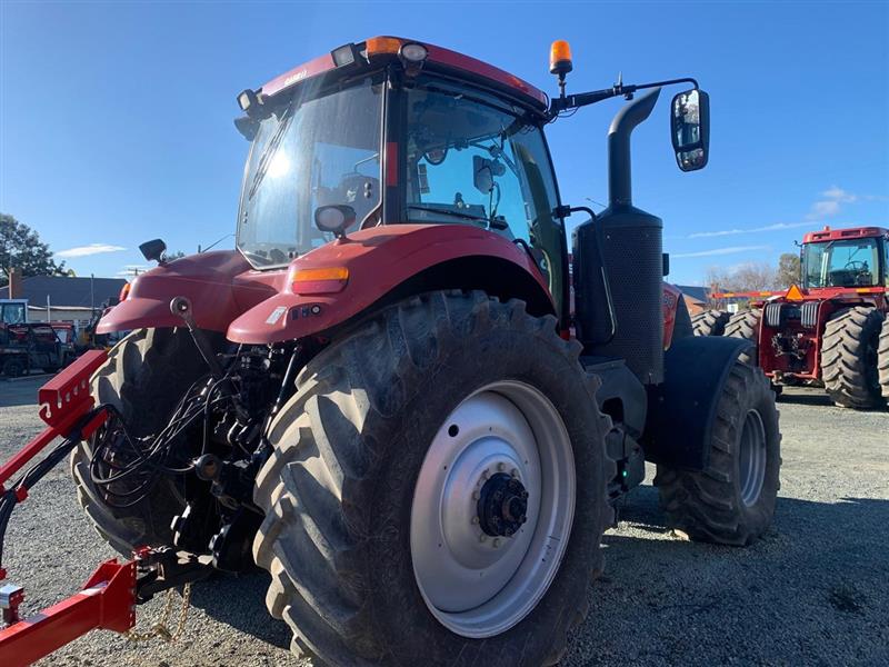 Photo 4. Case IH Magnum 200 tractor