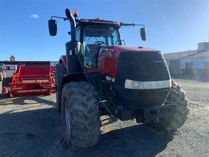 Photo 5. Case IH Magnum 200 tractor