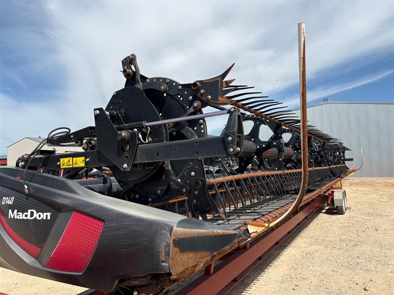 Photo 4. MacDon D140 harvester front