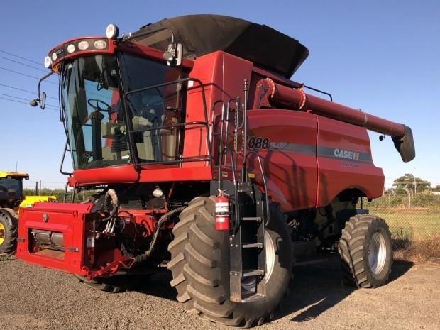 Photo 2. Case IH 7088 combine harvester