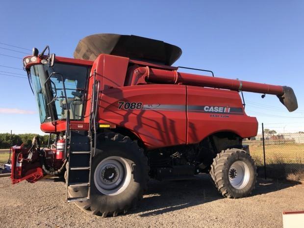 Photo 3. Case IH 7088 combine harvester