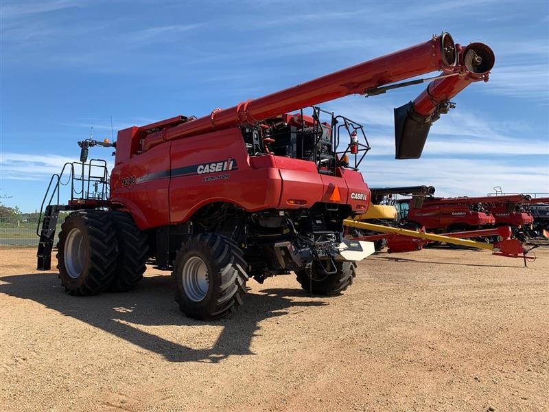 Photo 2. Case IH 9240 combine harvester