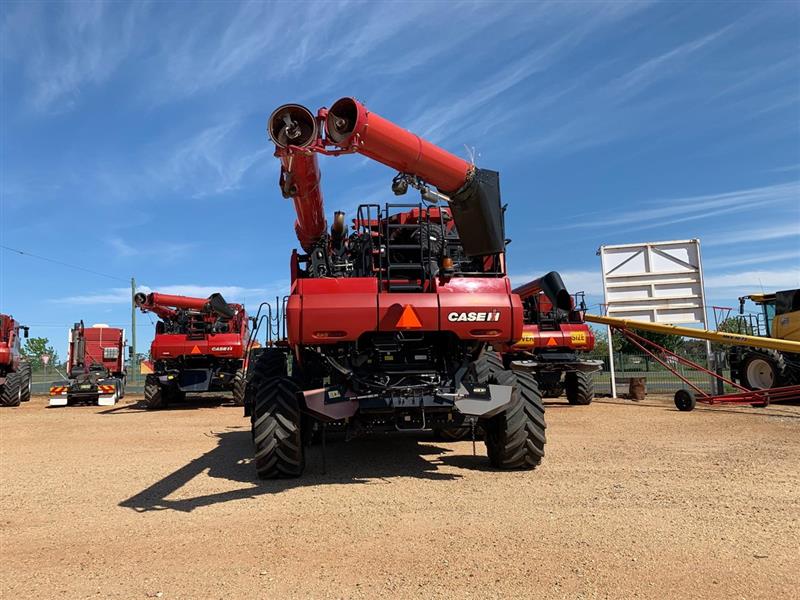 Photo 3. Case IH 9240 combine harvester