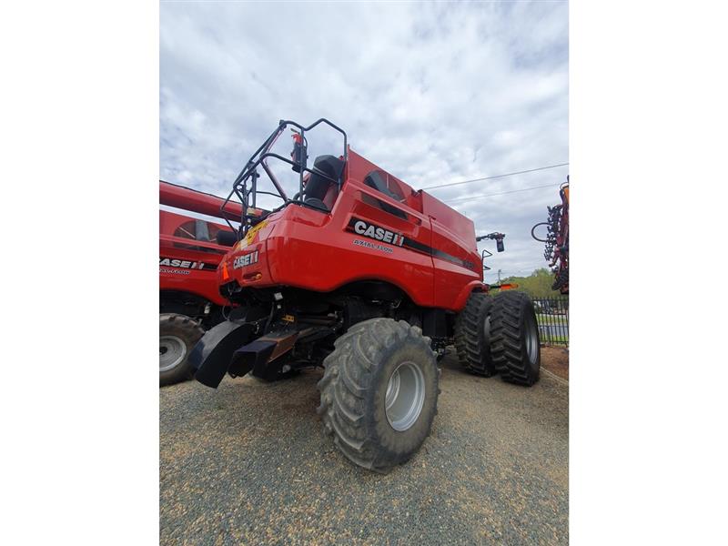 Photo 3. Case IH 8240 combine harvester