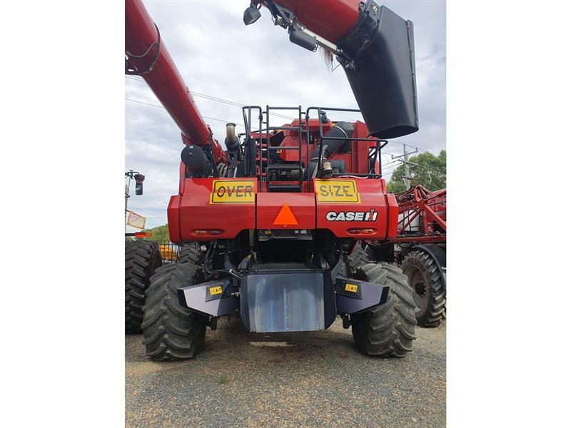 Photo 4. Case IH 8240 combine harvester