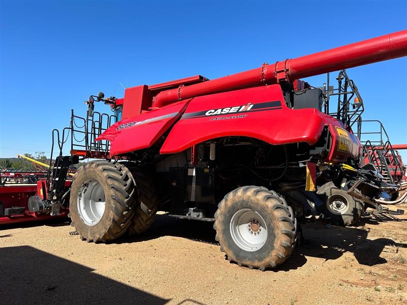 Photo 2. Case IH 8230 combine harvester