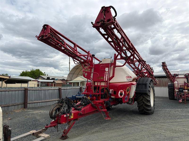 Photo 2. Croplands Pegasus 8000 8036 boom sprayer