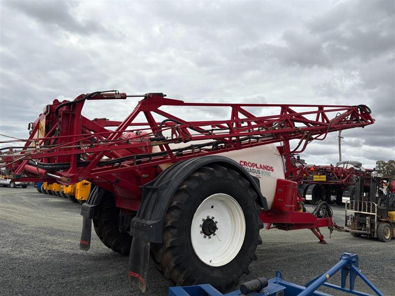 Photo 3. Croplands Pegasus 8000 8036 boom sprayer