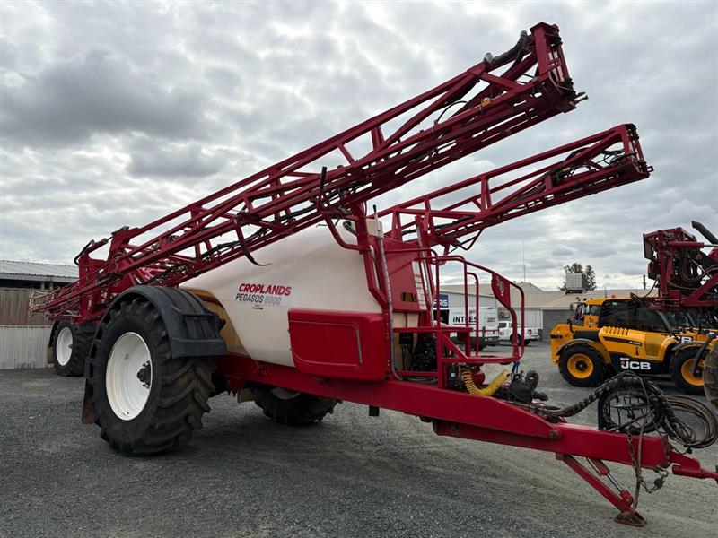 Photo 5. Croplands Pegasus 8000 8036 boom sprayer