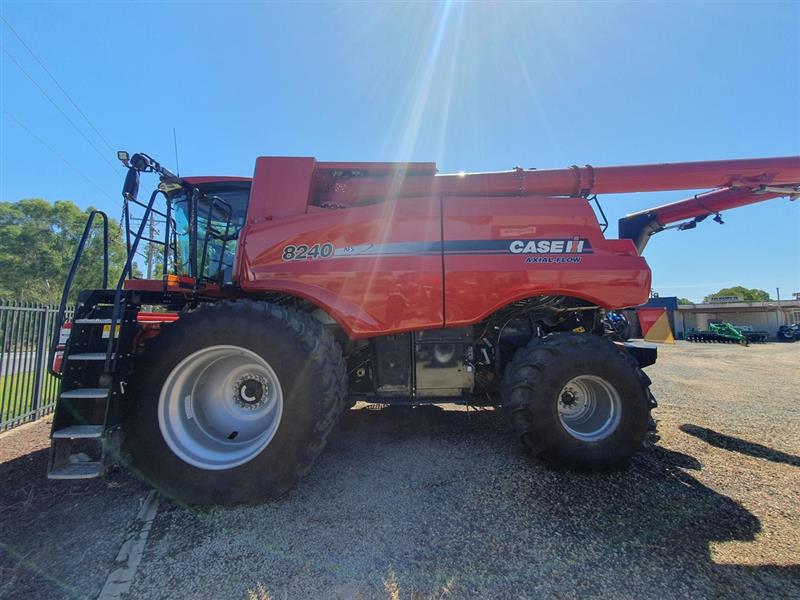 Photo 3. Case IH 8240 combine harvester