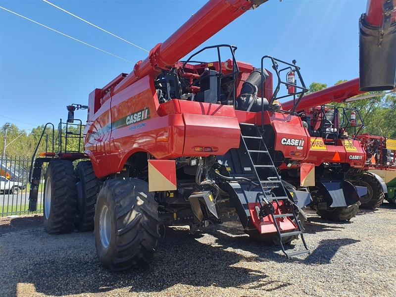 Photo 4. Case IH 8240 combine harvester