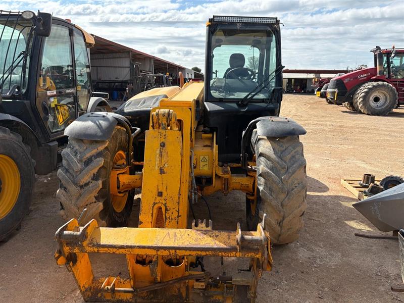 Photo 5. JCB Loadall 531-70 telehandler