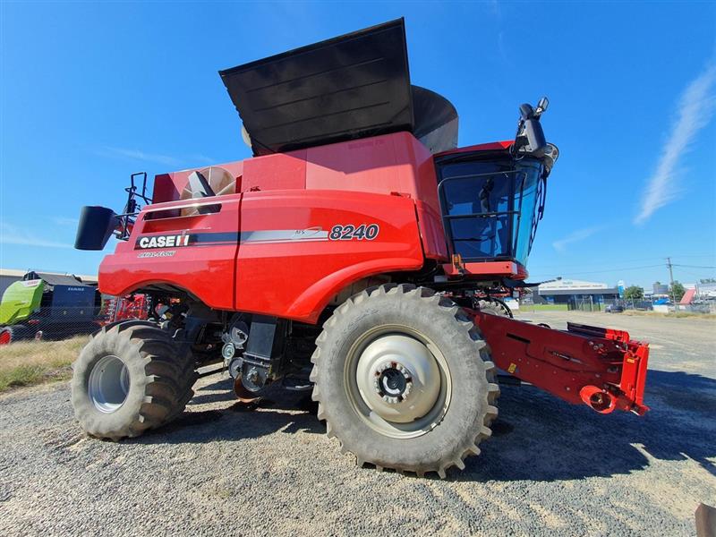 Photo 3. Case IH 8240 combine harvester