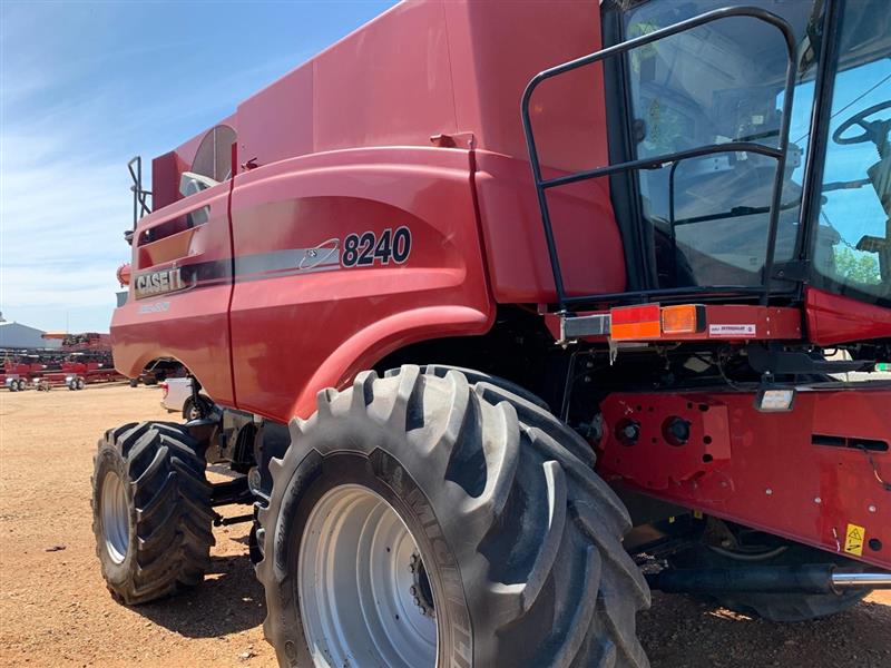 Photo 2. Case IH 8240 combine harvester