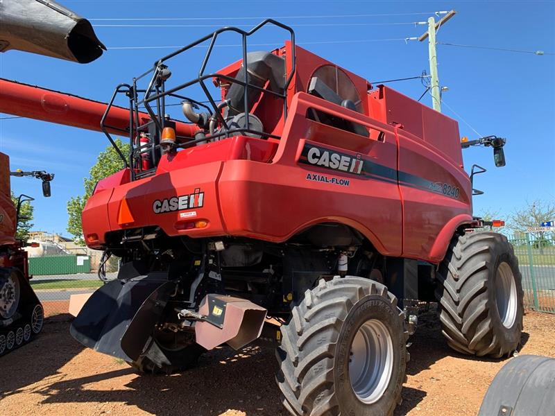 Photo 3. Case IH 8240 combine harvester