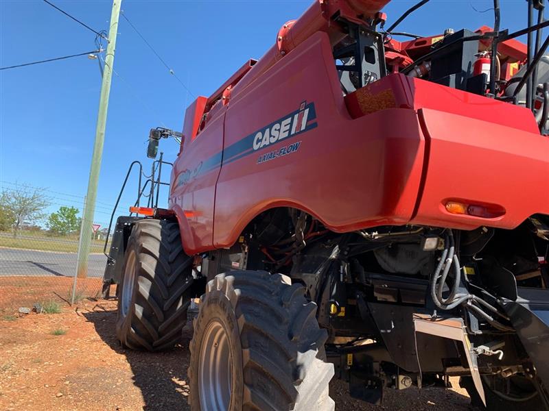 Photo 4. Case IH 8240 combine harvester