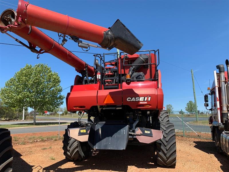 Photo 5. Case IH 8240 combine harvester