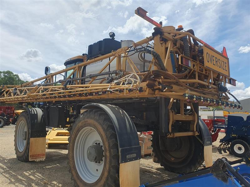 Photo 3. Croplands Rogator 1386 self propelled sprayer