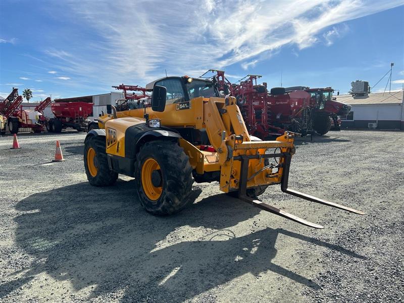 Photo 3. JCB Loadall 541-70 telehandler